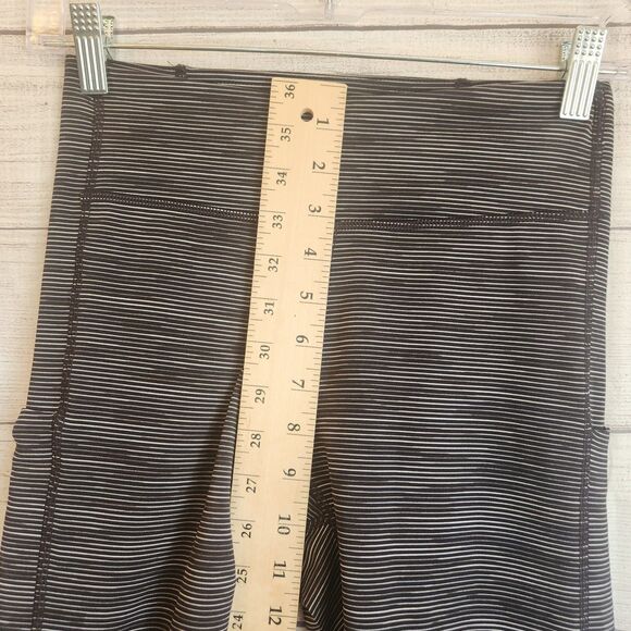 TEK GEAR WOMEN MID RISE FITNESS CAPRI SIZE SMALL GRAY COLOR STRETCH FABRIC - Picture 5 of 8